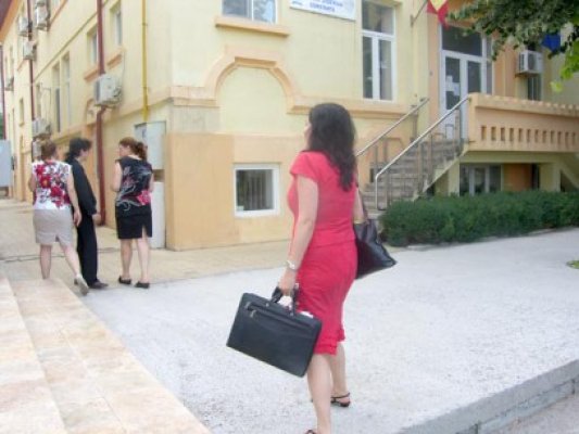 Salariaţii din învăţământul preuniversitar, nemulţumiţi de plata concediului de odihnă